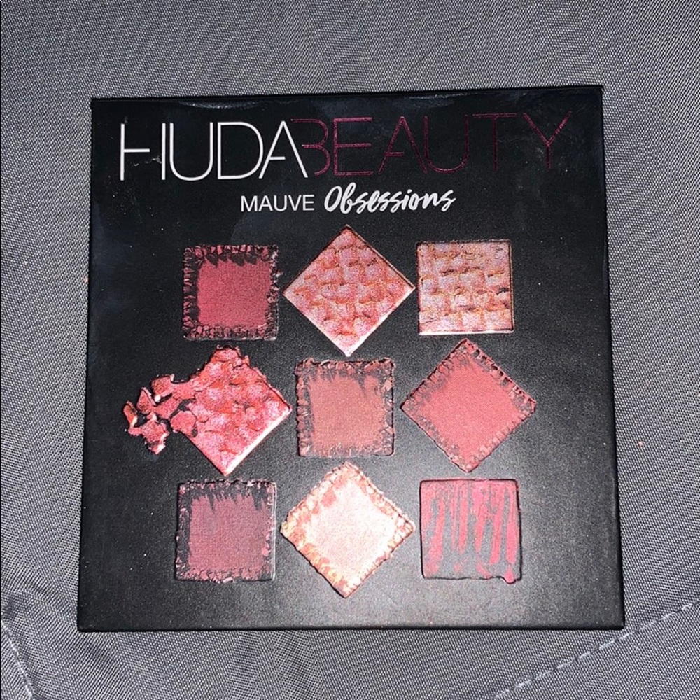 Huda Beauty Mauve Obsessions mini palette